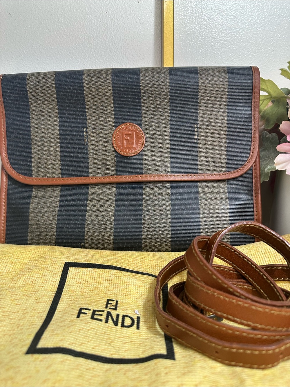 Vintage FENDI crossbody bag - Picture 1 of 15